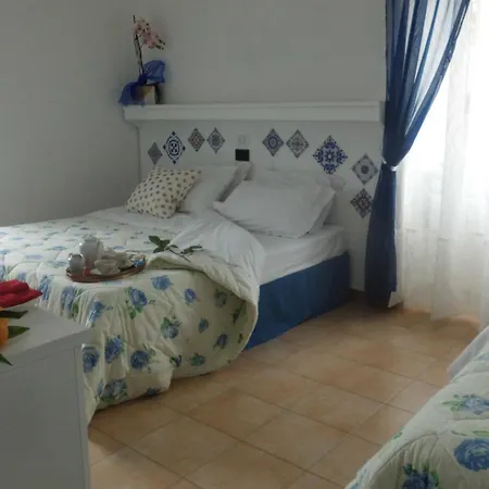 Oasi Madre Della Pace فندق مبيت وإفطار سورينتو