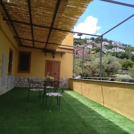 Oasi Madre Della Pace فندق مبيت وإفطار سورينتو