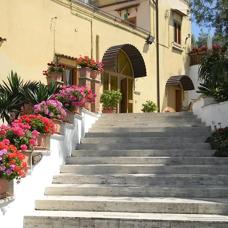 Oasi Madre Della Pace Сорренто