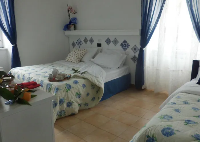Oasi Madre Della Pace Alojamento de Acomodação e Pequeno-almoço Sorrento