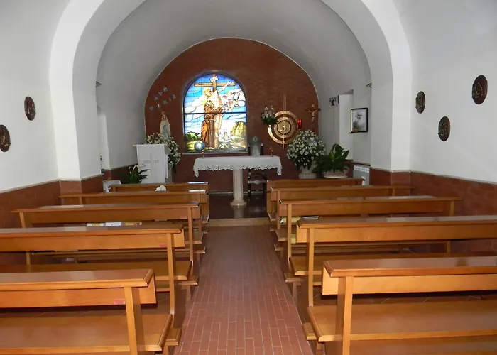 Alojamento de Acomodação e Pequeno-almoço Oasi Madre Della Pace 4*