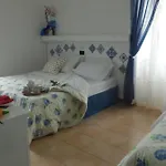 Oasi Madre Della Pace לינה וארוחת בוקר סורנטו