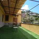 Oasi Madre Della Pace לינה וארוחת בוקר סורנטו